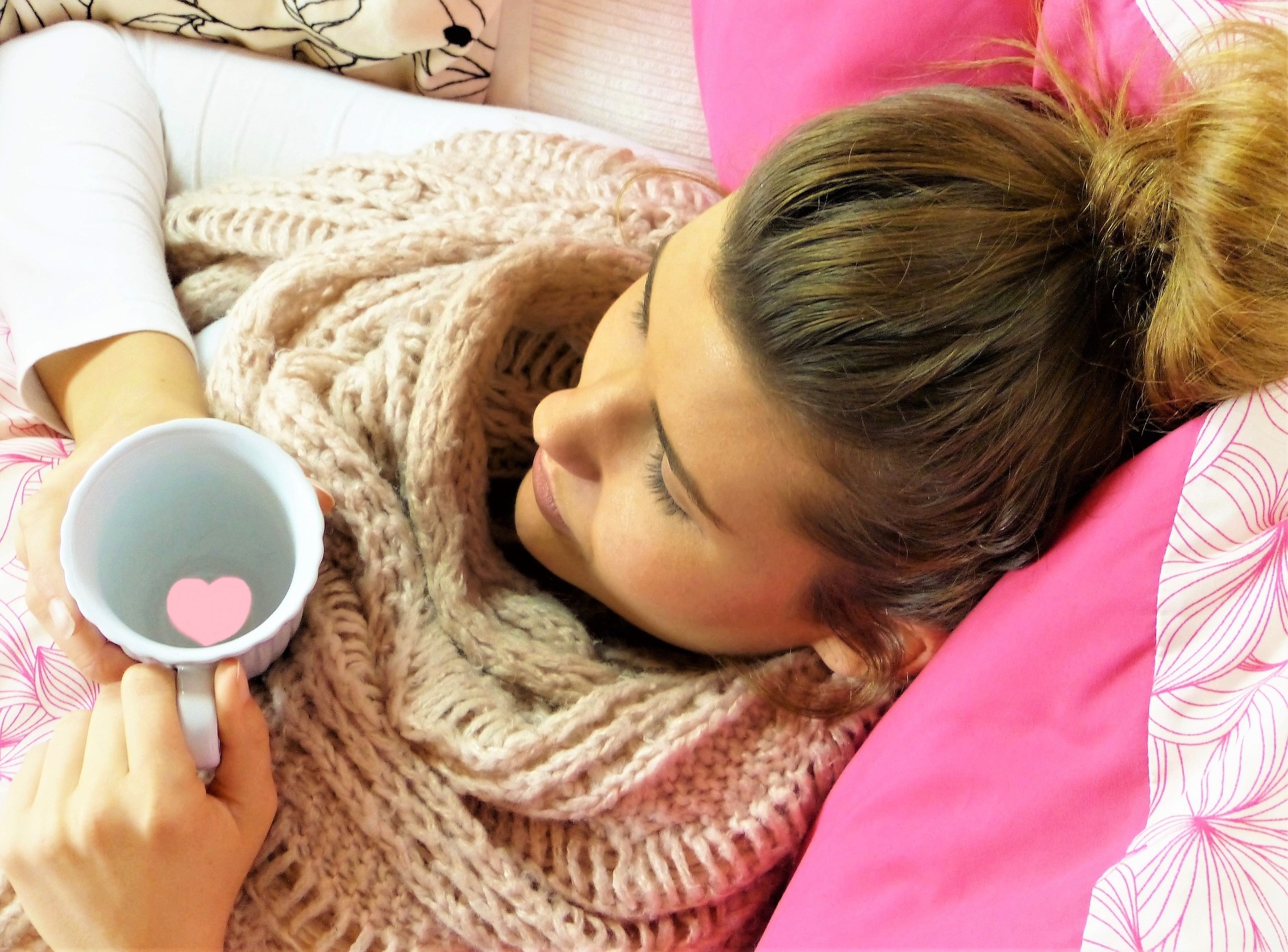 donna con tazza.jpg
